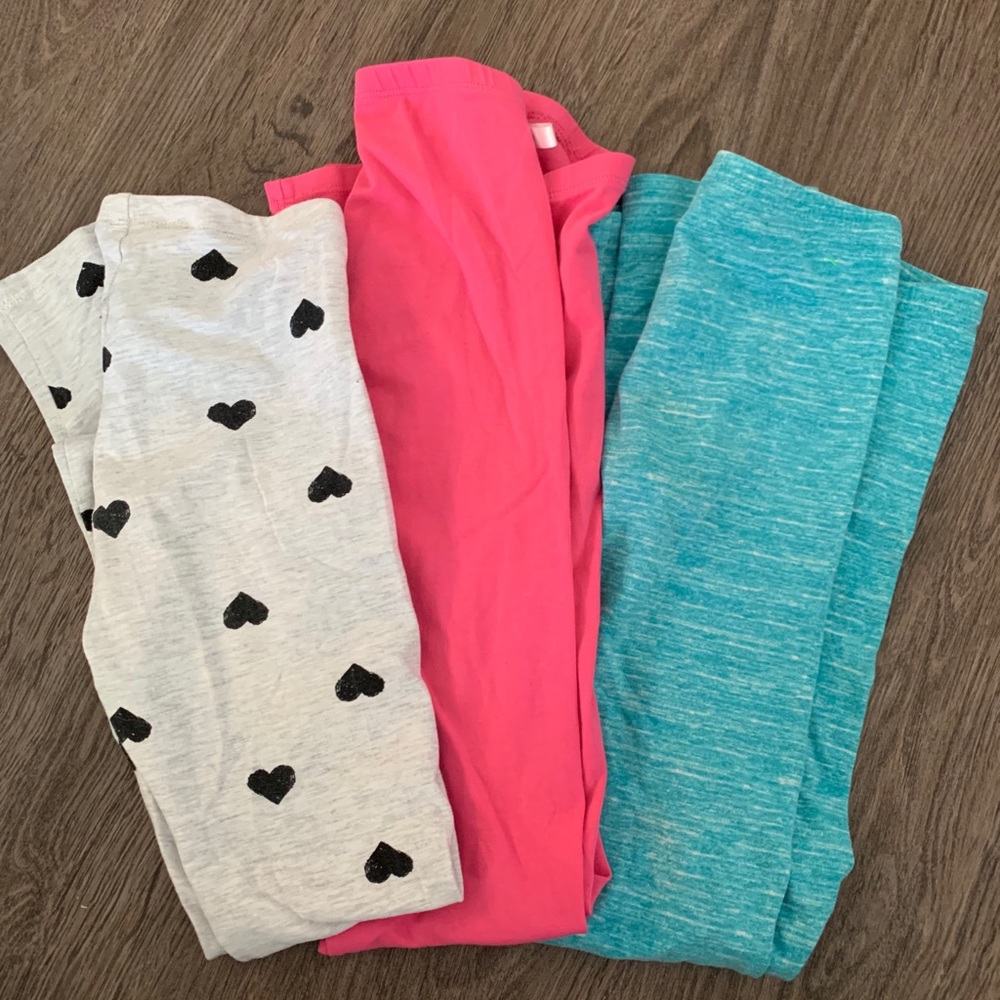 3 pair of leggings.
